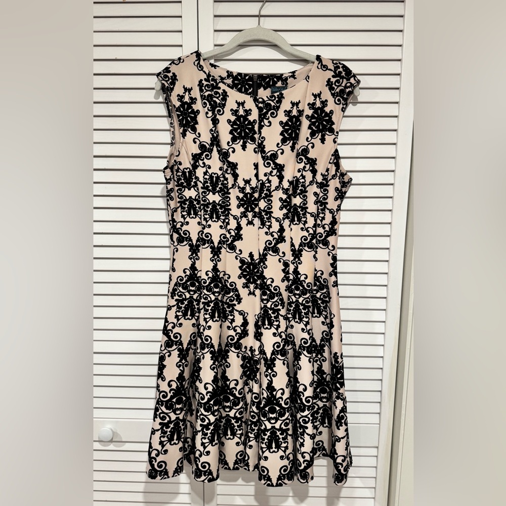 Gabby Skye Black and Cream Velvet Patterned Dress